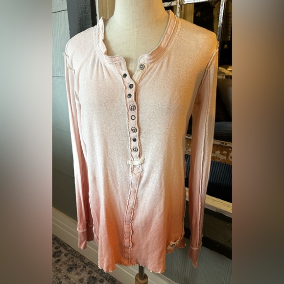 FREE PEOPLE Cozy Up Henley Shirt Top Blush Peach Ombré Combo Size Medium - Picture 2 of 7
